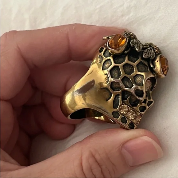 Alexander McQueen Honeycomb Skull Bee Ring - Picture 16 of 17